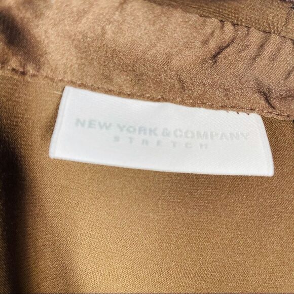 10/$25🦋 NY&Co Brown Satin Ruffle Halter Top - Size Medium - Picture 9 of 13